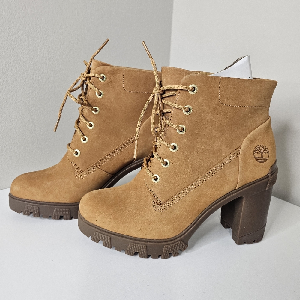 Timb boots for women size 9.5, beige with a sturdy heel and a durable sole